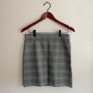 DYNAMITE Fitted Plaid Skirt